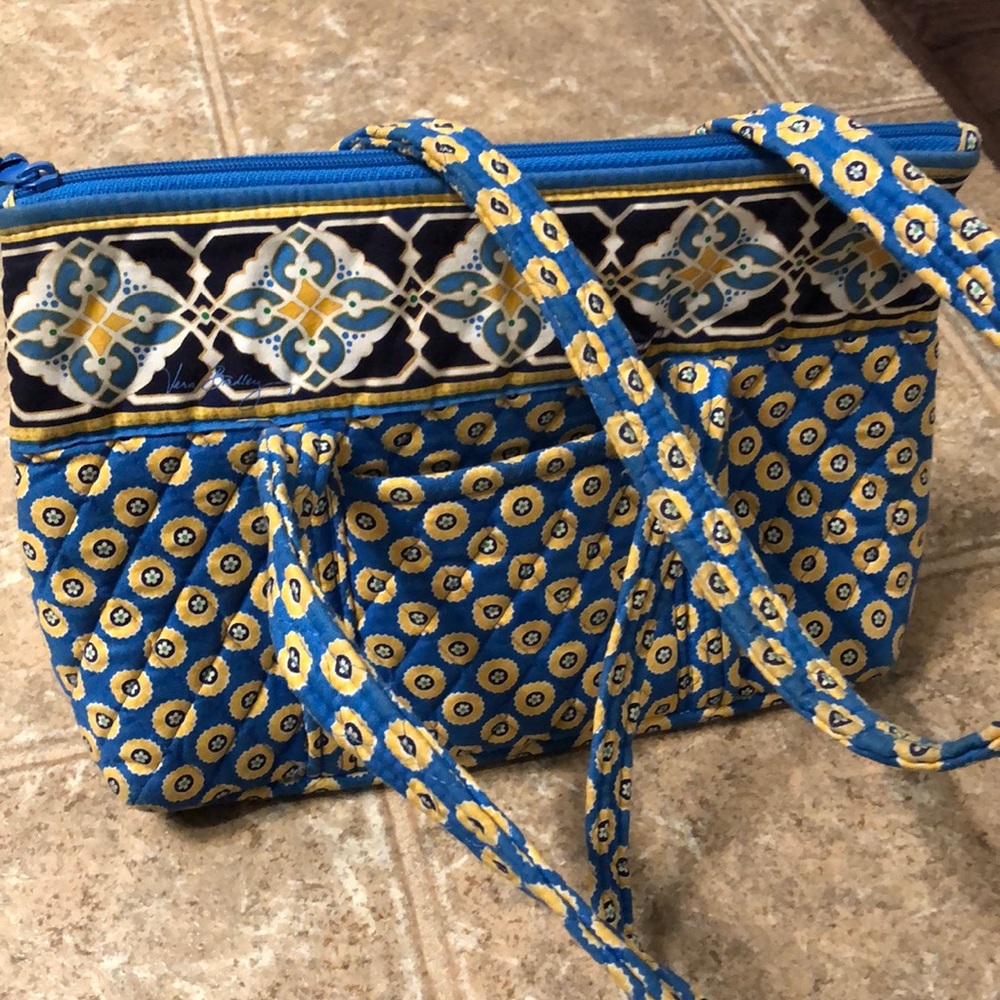 Medium size Vera Bradley bag